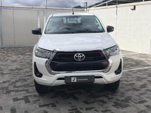 Toyota Hilux 2.4GD-6 double cab 4x4 Raider manual - Image 4