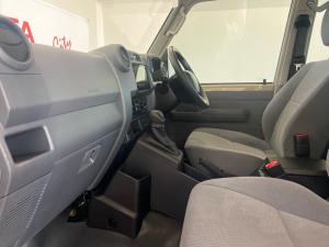 Toyota Land Cruiser 79 2.8GD-6 double cab auto - Image 7