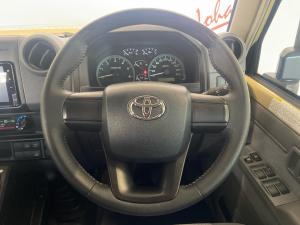 Toyota Land Cruiser 79 2.8GD-6 double cab auto - Image 8