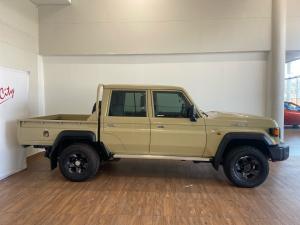 Toyota Land Cruiser 79 2.8GD-6 double cab auto - Image 3