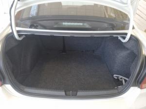Volkswagen Polo sedan 1.4 Trendline - Image 14