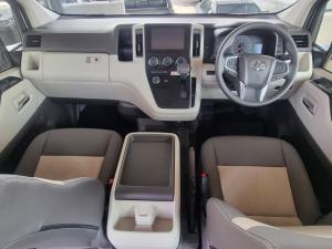 Toyota Quantum 2.8 SLWB bus 14-seater GL auto - Image 6