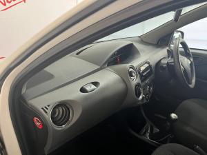 Toyota Etios hatch 1.5 Sprint - Image 7