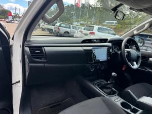 Toyota Hilux 2.4GD-6 single cab Raider manual - Image 7