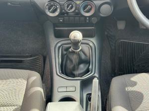 Toyota Hilux 2.4GD-6 single cab Raider manual - Image 12