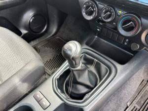Toyota Hilux 2.4GD-6 single cab Raider manual - Image 13