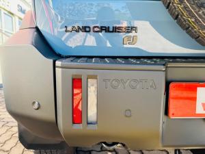 Toyota Land Cruiser FJ 2.7 4x4 VX - Image 25