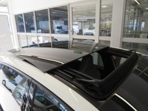 Volkswagen Golf 1.4 TSI R-LINE + Tiptronic - Image 17