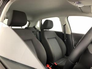 Volkswagen Polo Vivo 1.6 Comfortline TIP - Image 18