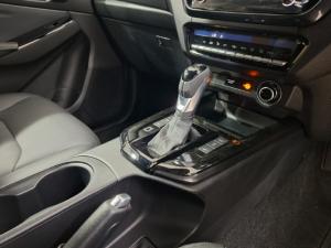 Isuzu D-Max 3.0TD double cab V-Cross 4x4 - Image 10