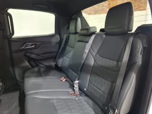 Isuzu D-Max 3.0TD double cab V-Cross 4x4 - Image 9