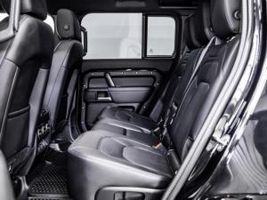 Land Rover Defender 110 D250 X-Dynamic SE - Image 11