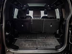 Land Rover Defender 110 D250 X-Dynamic SE - Image 21