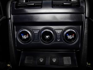 Land Rover Defender 110 D250 X-Dynamic SE - Image 22