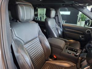 Land Rover Discovery D300 R-Dynamic SE - Image 19