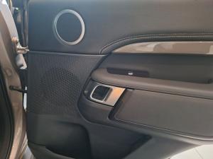 Land Rover Discovery D300 R-Dynamic SE - Image 23
