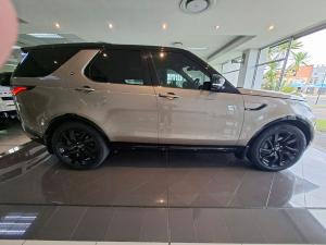 Land Rover Discovery D300 R-Dynamic SE - Image 6