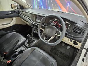 Volkswagen Polo sedan 1.6 manual - Image 5