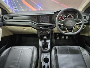 Volkswagen Polo sedan 1.6 manual - Image 9