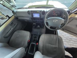 Toyota Land Cruiser 79 4.5D-4D LX V8 single cab - Image 6