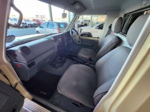 Toyota Land Cruiser 79 4.5D-4D LX V8 single cab - Image 7