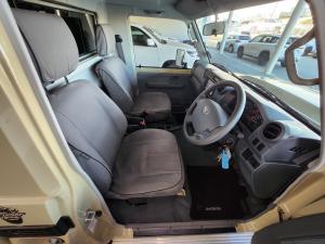 Toyota Land Cruiser 79 4.5D-4D LX V8 single cab - Image 11