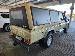 Toyota Land Cruiser 79 4.5D-4D LX V8 single cab - Image 2