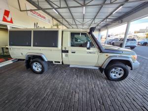 Toyota Land Cruiser 79 4.5D-4D LX V8 single cab - Image 3