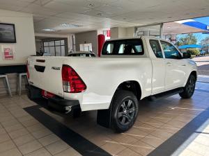 Toyota Hilux 2.4GD-6 Xtra cab Raider manual - Image 2