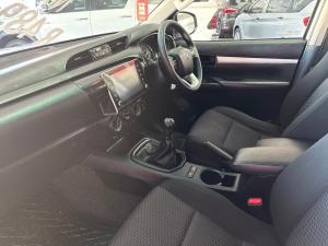 Toyota Hilux 2.4GD-6 double cab 4x4 Raider manual - Image 7