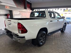 Toyota Hilux 2.4GD-6 double cab 4x4 Raider manual - Image 2