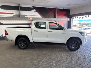 Toyota Hilux 2.4GD-6 double cab 4x4 Raider manual - Image 3