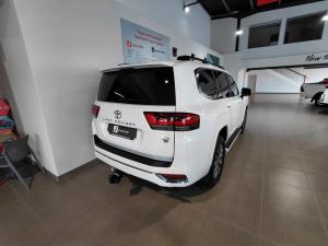 Toyota Land Cruiser 300 3.3D ZX - Image 2