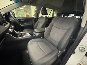 Toyota RAV4 2.0 GX auto - Image 7