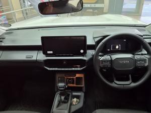 Toyota Hilux 2.8GD-6 double cab Raider 4x4 - Image 6