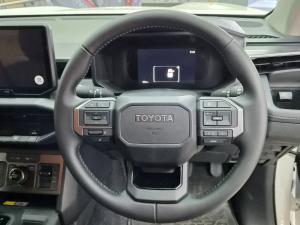 Toyota Hilux 2.8GD-6 double cab Raider 4x4 - Image 8