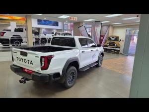 Toyota Hilux 2.8GD-6 double cab Raider 4x4 - Image 2