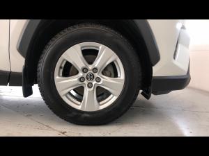 Toyota RAV4 2.0 GX auto - Image 17