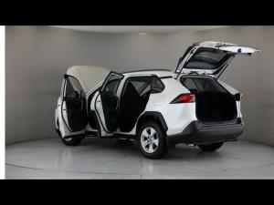 Toyota RAV4 2.0 GX auto - Image 25