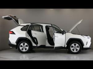 Toyota RAV4 2.0 GX auto - Image 30