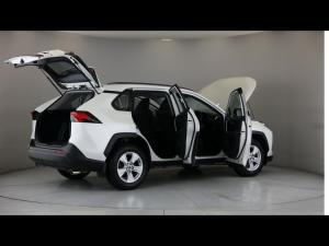 Toyota RAV4 2.0 GX auto - Image 31