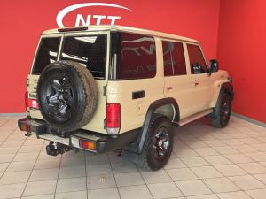Toyota Landcruiser 76 2.8 GD-6 S/W - Image 2