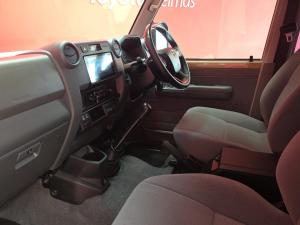 Toyota Land Cruiser 79 2.8 GD-6D/C - Image 7