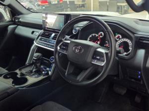 Toyota Landcruiser 300 V6 3.3D GX-R - Image 10