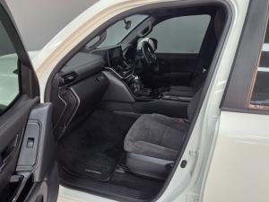 Toyota Landcruiser 300 V6 3.3D GX-R - Image 7
