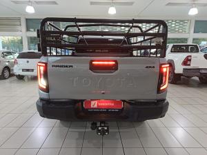 Toyota Hilux 2.8 GD-6 RB Raider X 4X4 automaticXtra Cab - Image 5