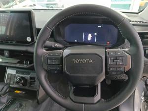 Toyota Hilux 2.8 GD-6 RB Raider X 4X4 automaticXtra Cab - Image 8