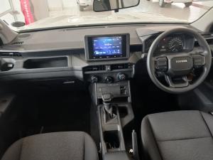 Toyota Hilux 2.8 GD-6 RB SRX 4X4 automaticD/C - Image 6