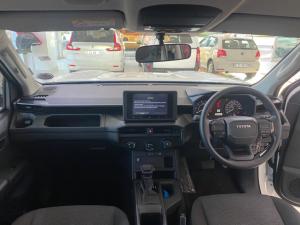 Toyota Hilux 2.8 GD-6 RB SRX automaticD/C - Image 6