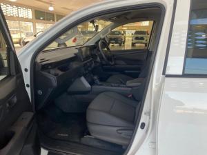 Toyota Hilux 2.8 GD-6 RB SRX automaticD/C - Image 7